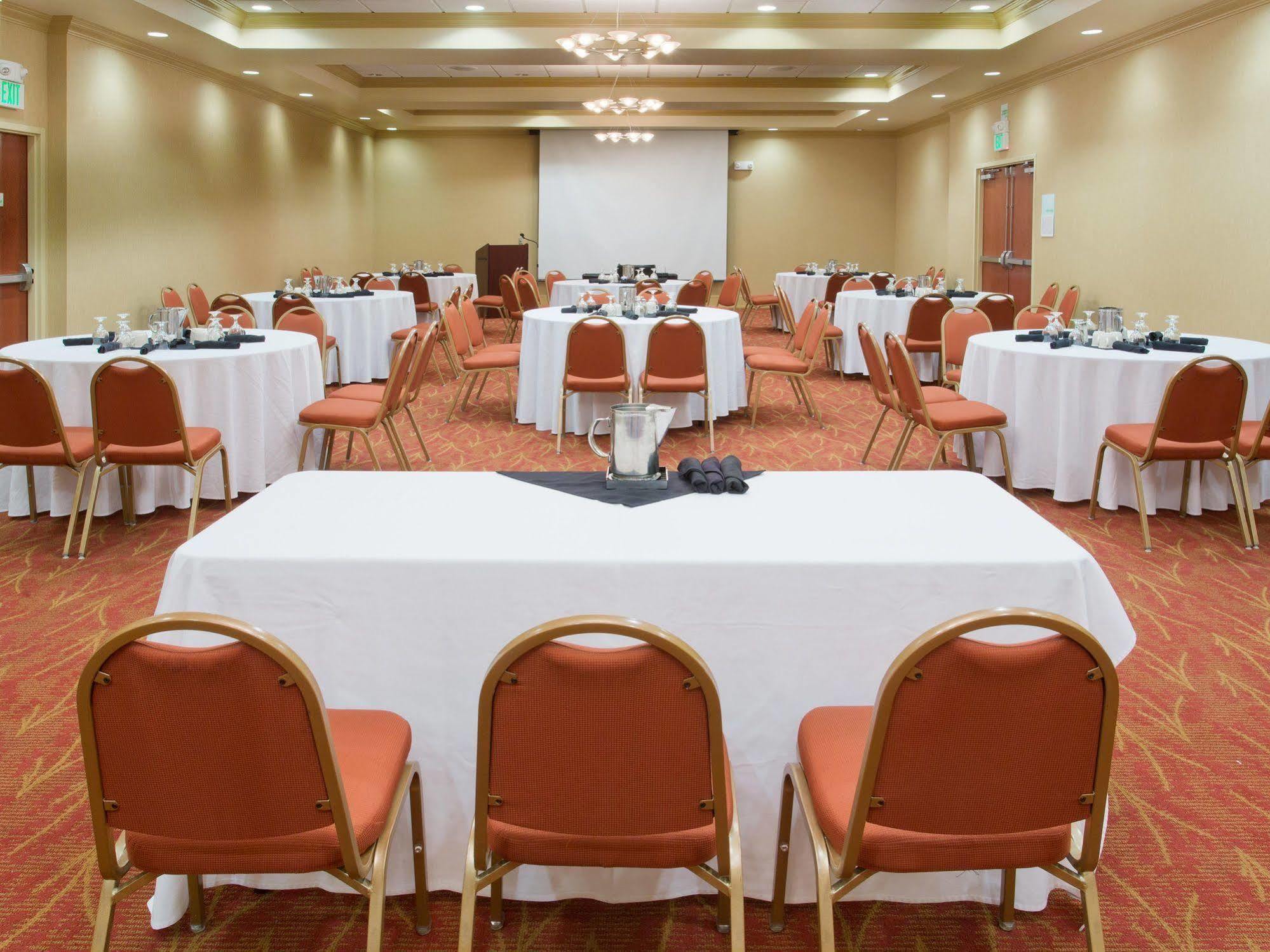 Holiday Inn Yakima By Ihg Exterior photo